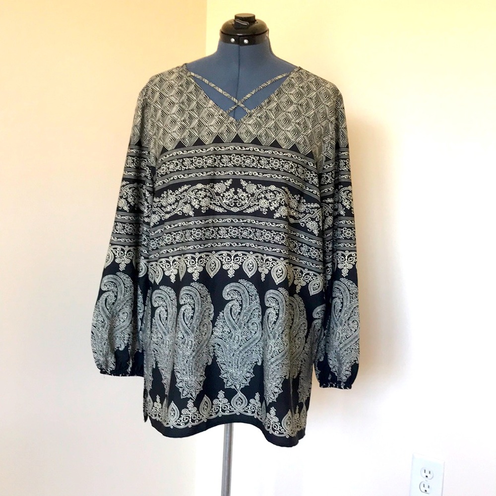 Chico's Black and Cream Top Size 3